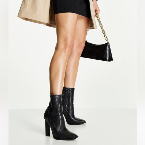 NWT SIMMI LONDON US 10 BLACK SNAKE EMBOSSED BOOT w 4.4.75- 5” SQUARE STILETTO - Picture 2 of 9